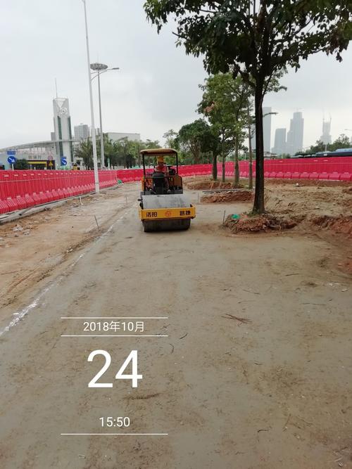 2018年10月24日"宝安大道道路品质综合提升工程园林景观(ii)标"施工